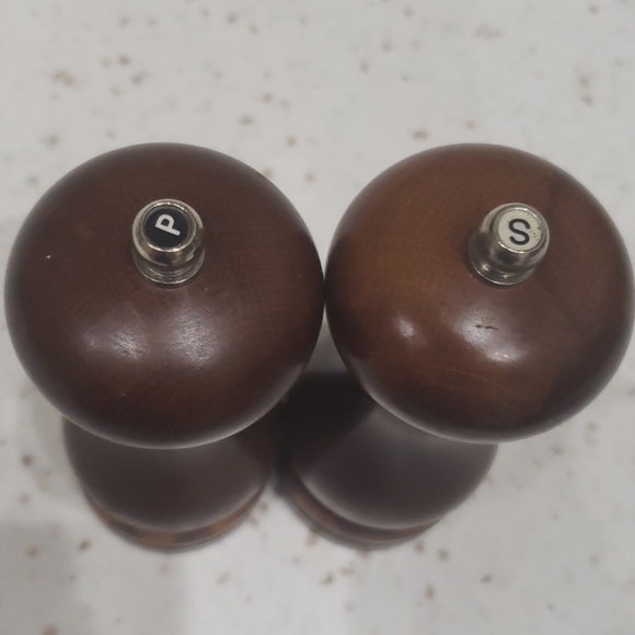 Cole & mason salt & pepper shaker set - Picture 2 of 8